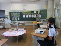 ４