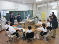 ４